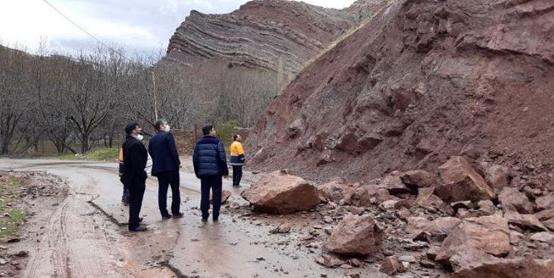 خبرنگاران احتمال ریزش کوه در جاده کرج - چالوس دور از انتظار خبرنگاران احتمال ریزش کوه در جاده کرج - چالوس دور از انتظار نیست