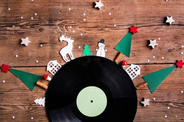4 تا از برترین آهنگ های معروف کریسمس با ترجمه فارسی