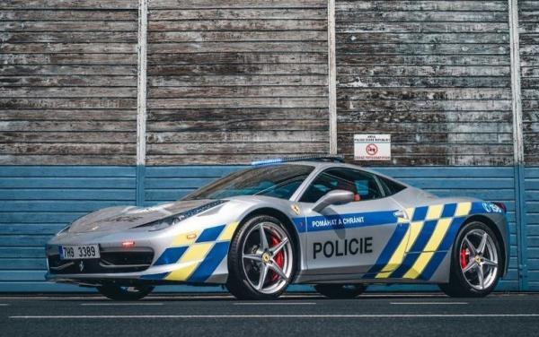 فراری 458 خلافکار به خودروی پلیس جمهوری چک تبدیل شد